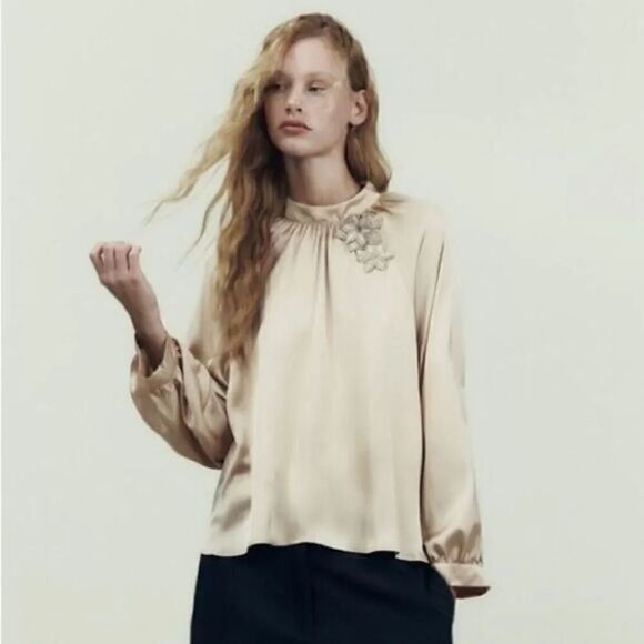 ZARA SATIN TOP WITH FLORAL APPLIQUÉ - Picture 2 of 10